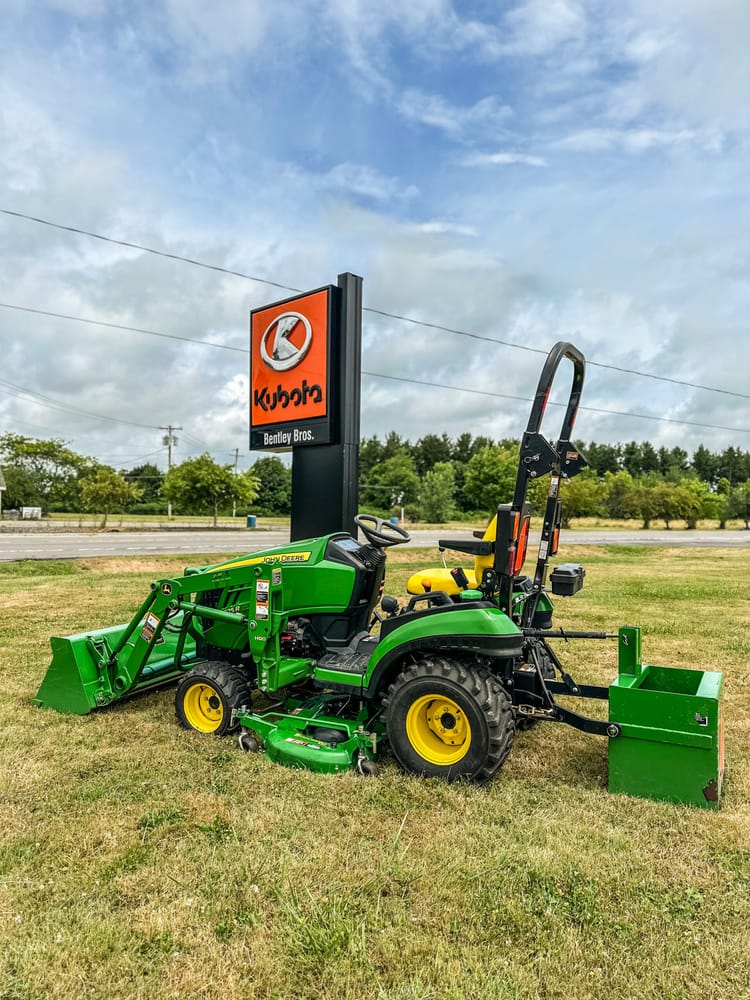 2017 John Deere 1025R